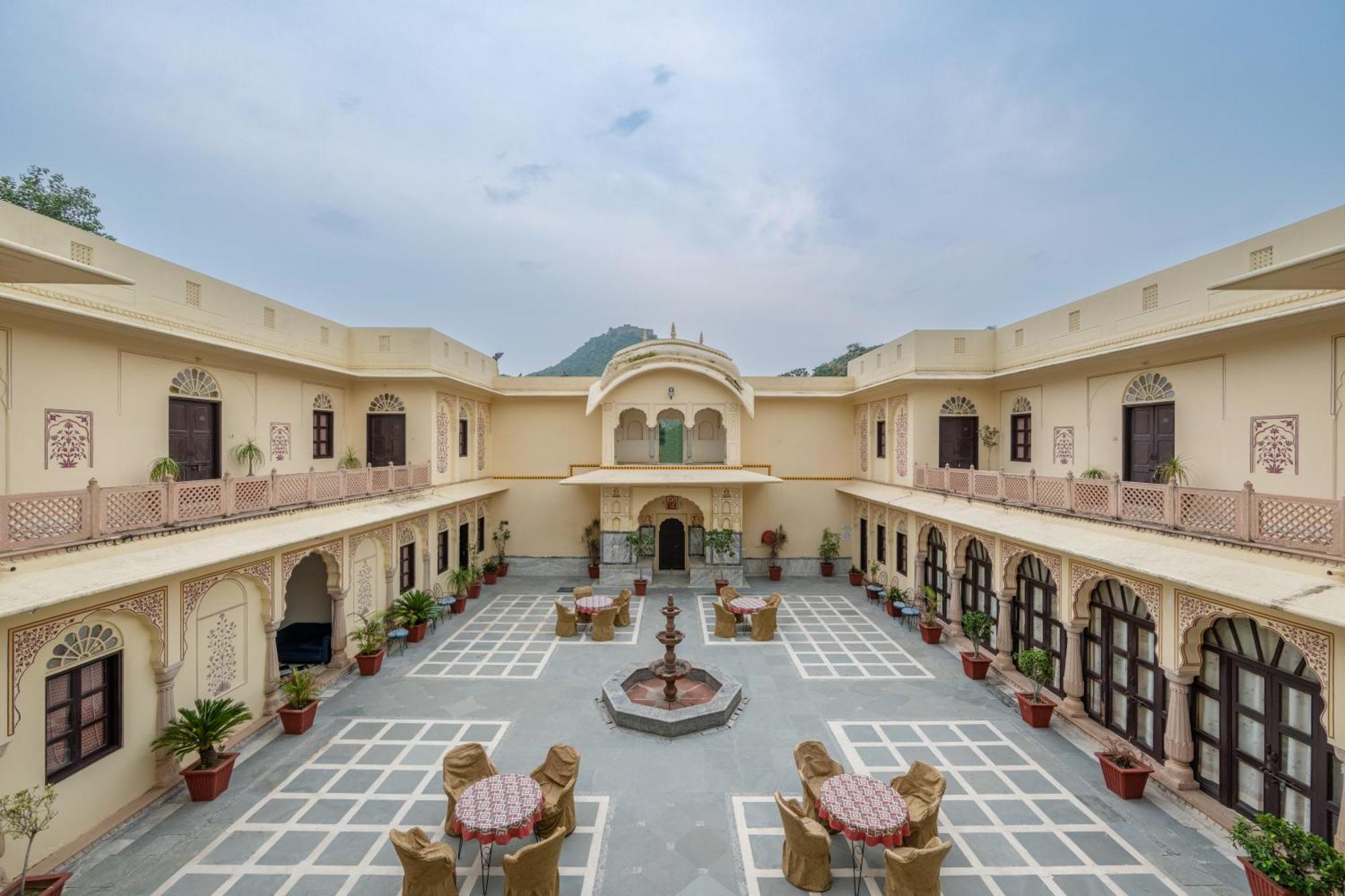 Dhulagarh Heritage Palace Hotel Near Jaipur Banskhoh ภายนอก รูปภาพ
