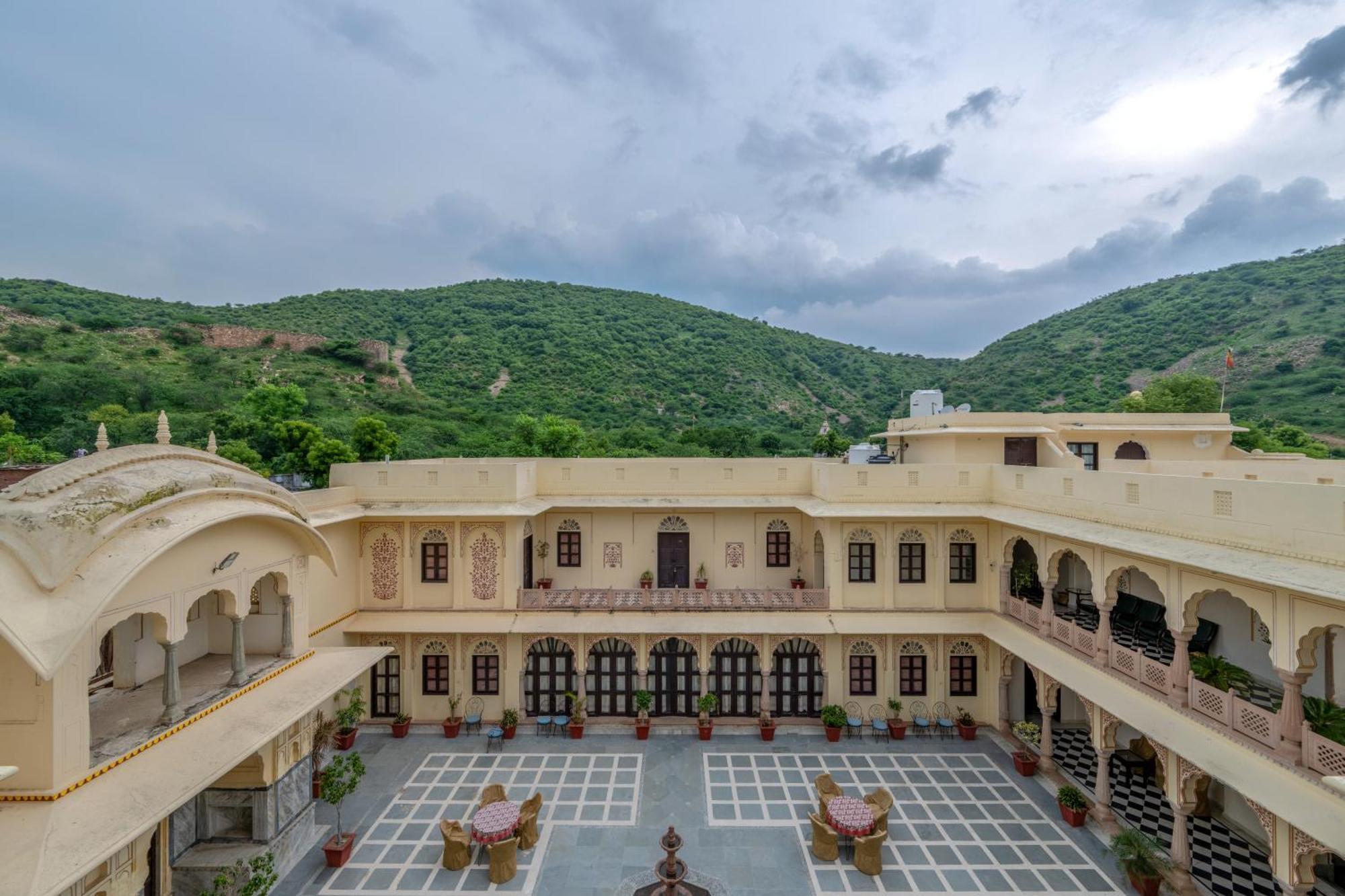 Dhulagarh Heritage Palace Hotel Near Jaipur Banskhoh ภายนอก รูปภาพ
