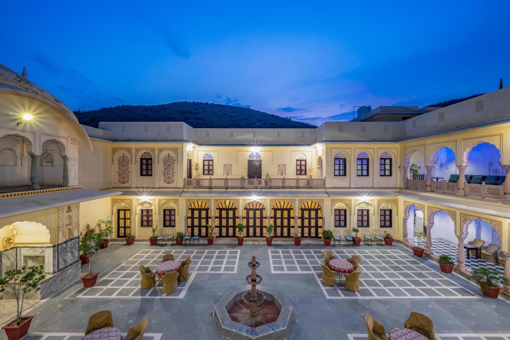 Dhulagarh Heritage Palace Hotel Near Jaipur Banskhoh ภายนอก รูปภาพ
