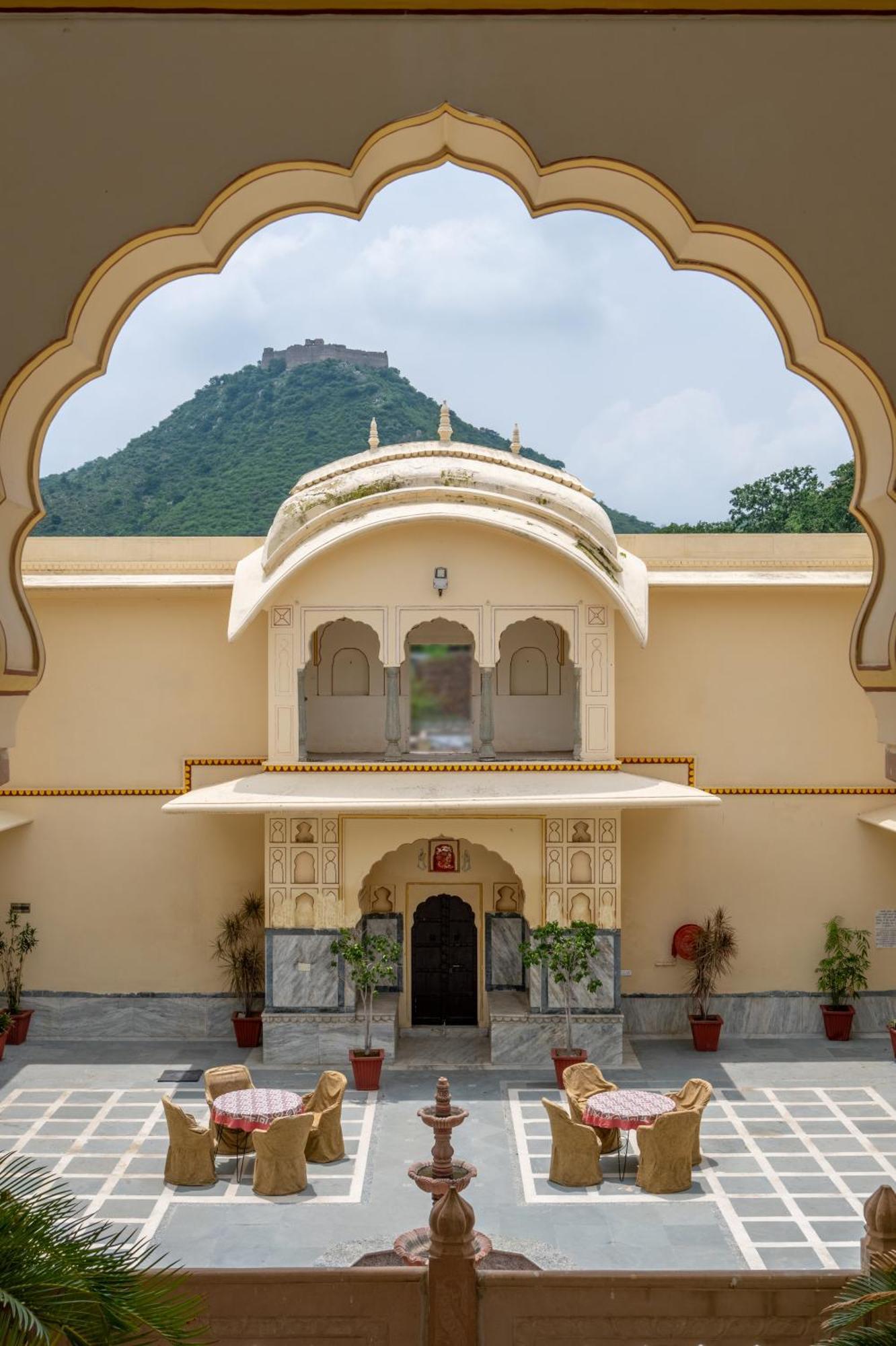 Dhulagarh Heritage Palace Hotel Near Jaipur Banskhoh ภายนอก รูปภาพ