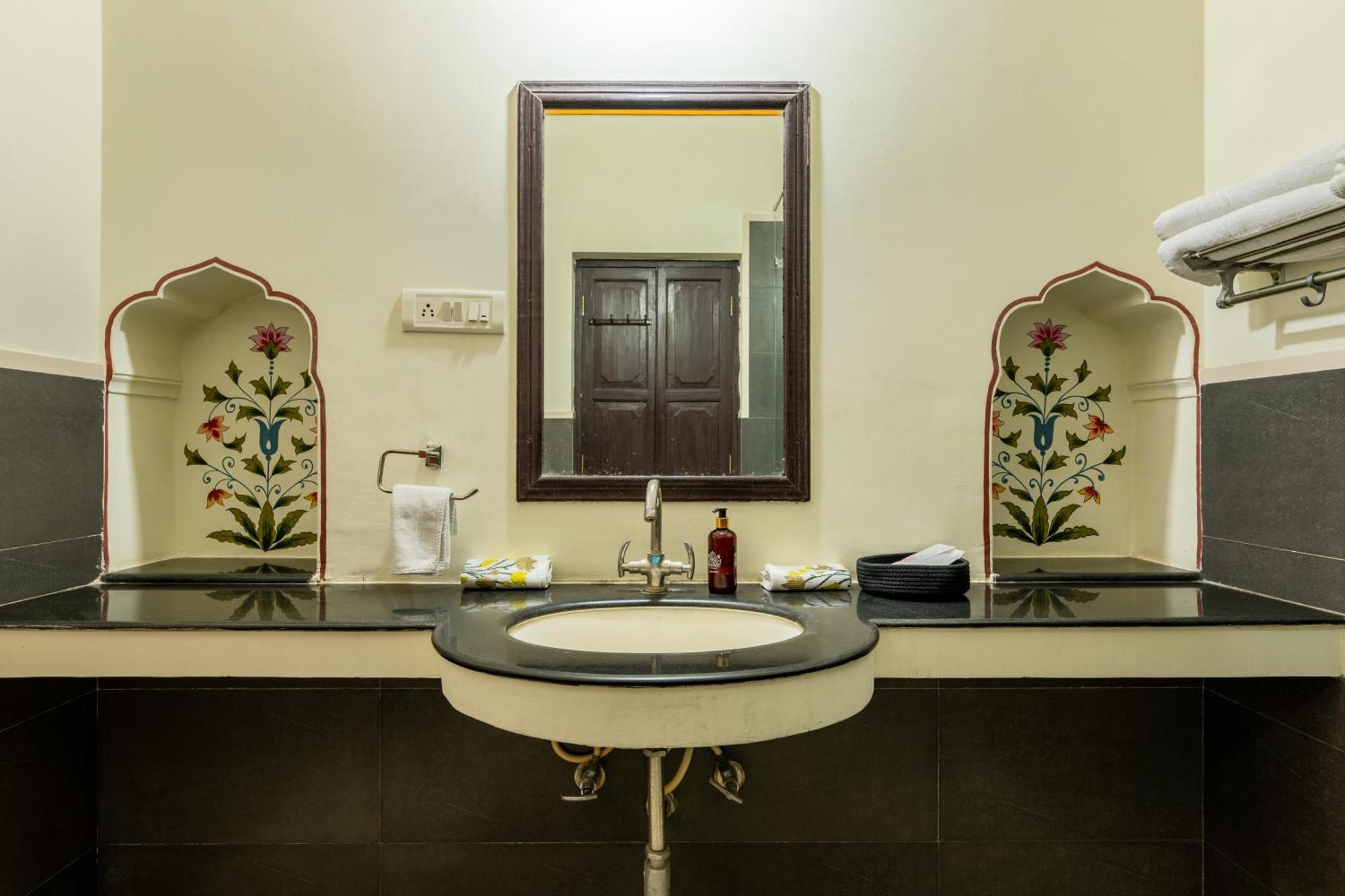 Dhulagarh Heritage Palace Hotel Near Jaipur Banskhoh ภายนอก รูปภาพ
